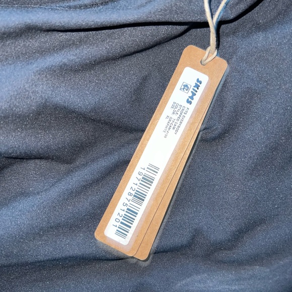 SKIMS - LONG SLEEVE CROP TOP NWT - Picture 3 of 3